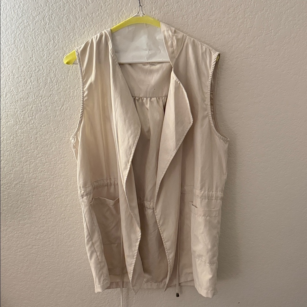 Elegant Beige Sleeveless Vest